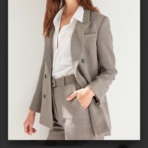 Mid length suit jacket from Aritzia. Perfect condition.